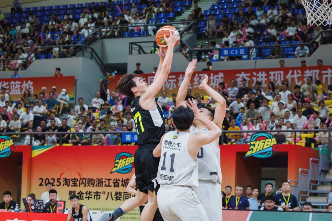 陕西男篮在比赛中展现出不屈的拼搏精神的简单介绍