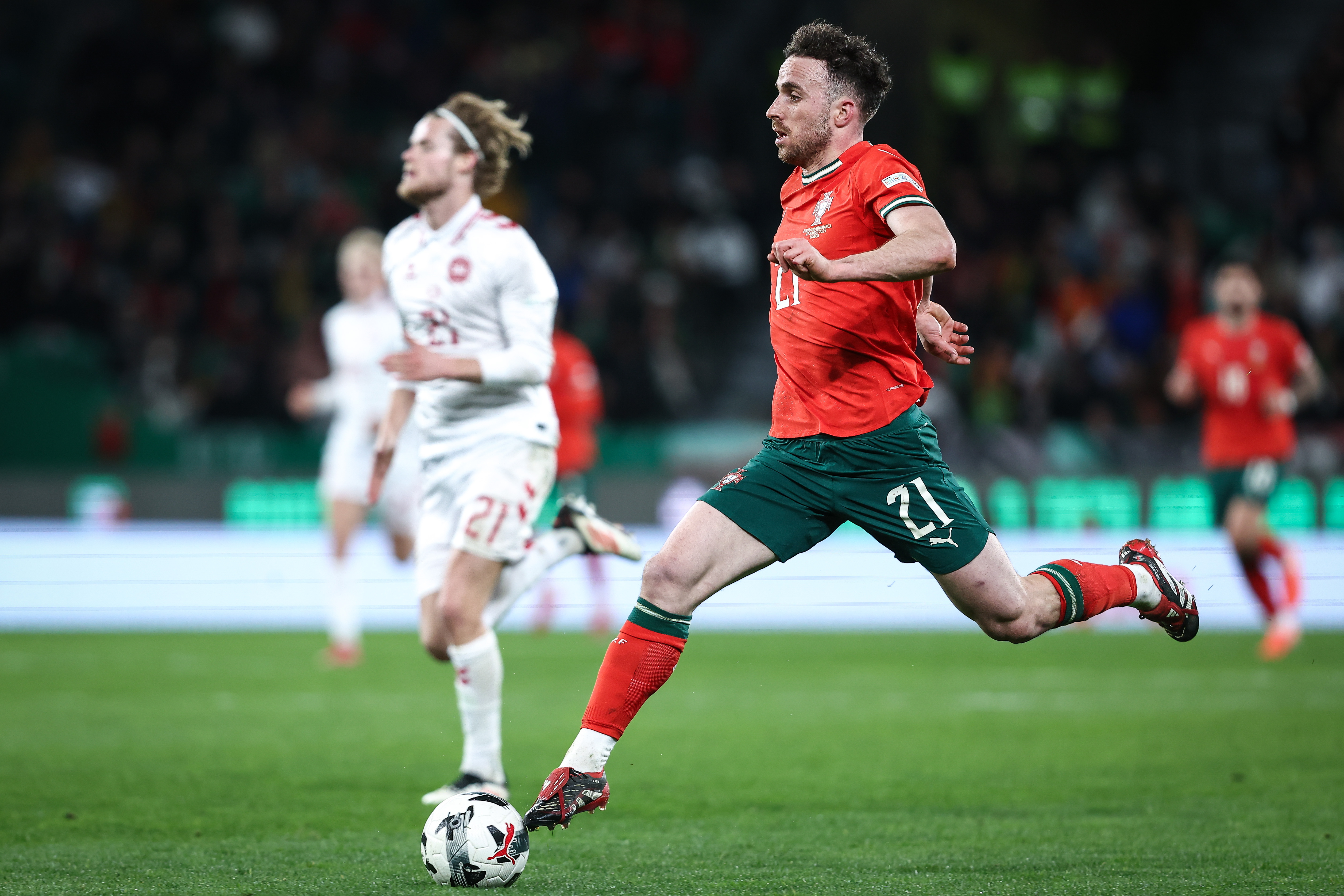 欧洲杯预选赛危机：葡萄牙遭遇挑战，小组出线蒙阴的简单介绍