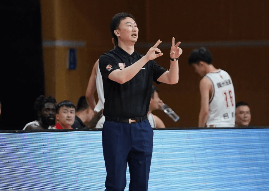 新教练权！主帅调整战术布局，为新一轮比赛做好准备的简单介绍