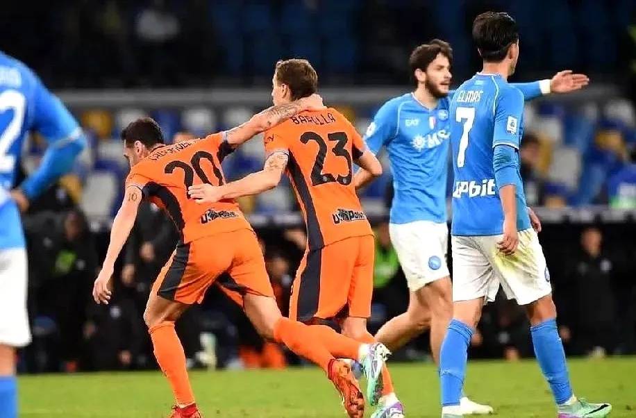 包含那不勒斯客场战胜对手，实现反超的词条