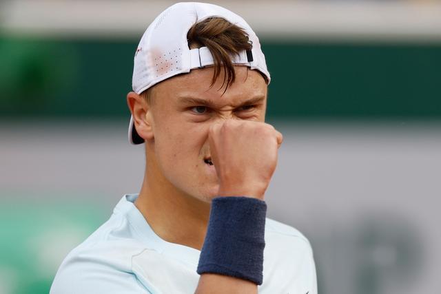 紧张对决成焦点，劲敌对决全力以赴的简单介绍