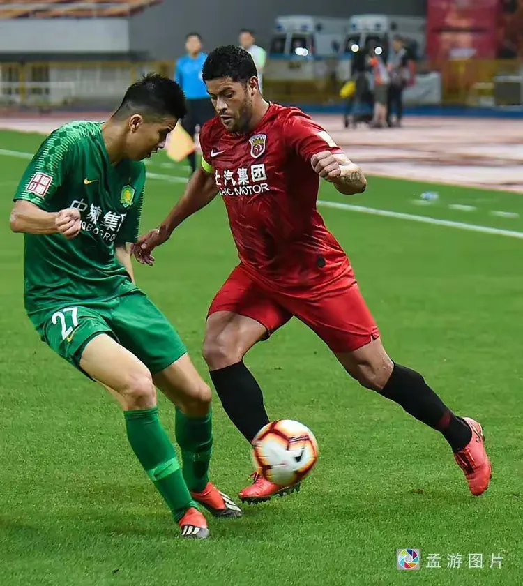 教练战术变阵，队伍逆袭取胜