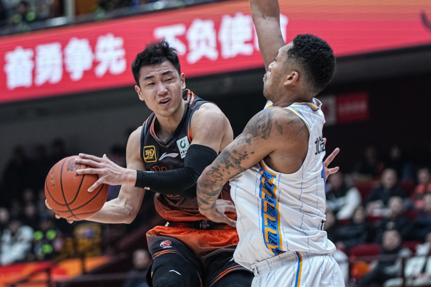 陕西男篮主场绝杀福建，豪取胜利