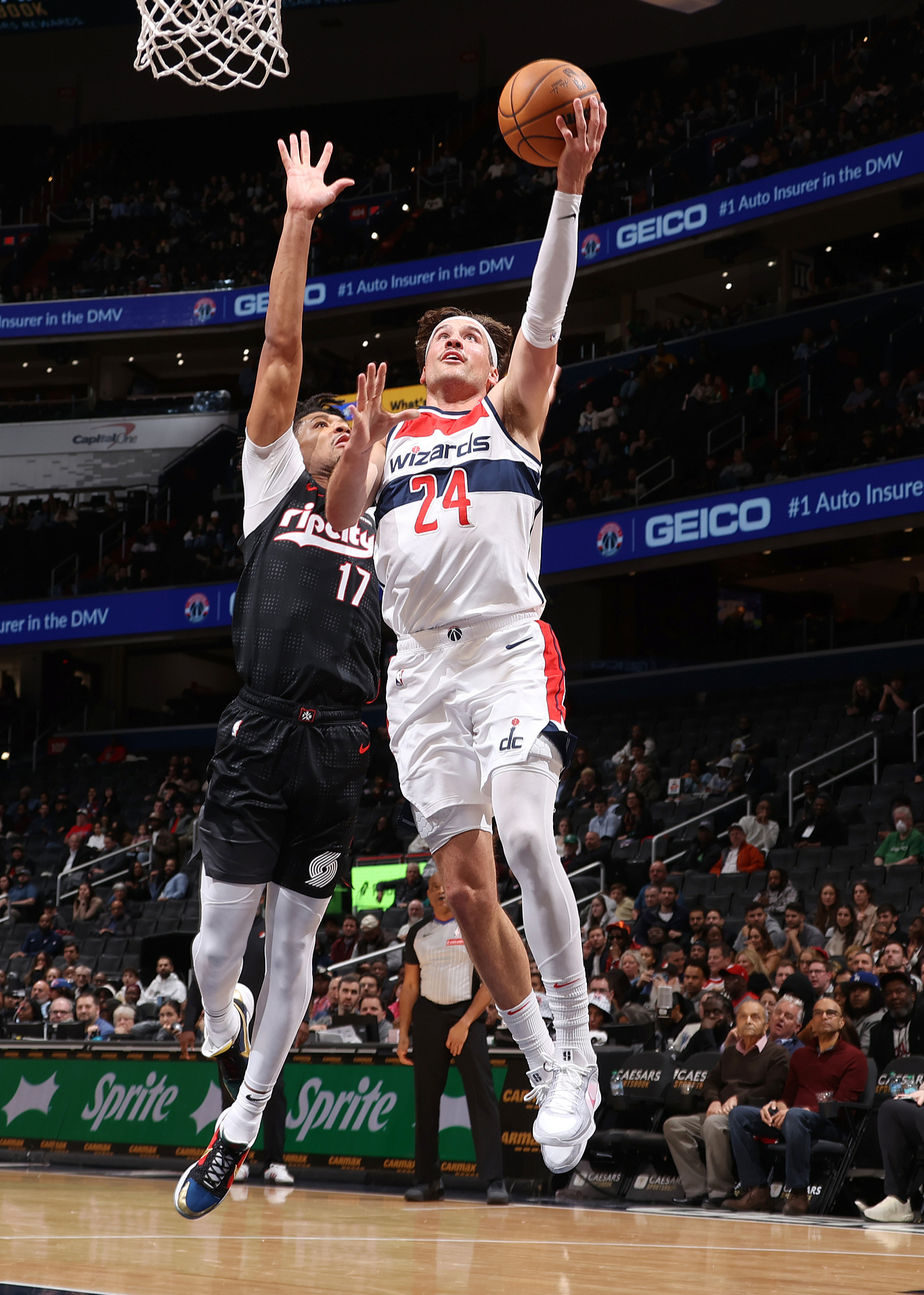 包含世界篮球挑战者杯开拓赛打响，多支新兴球队崭露头角的词条