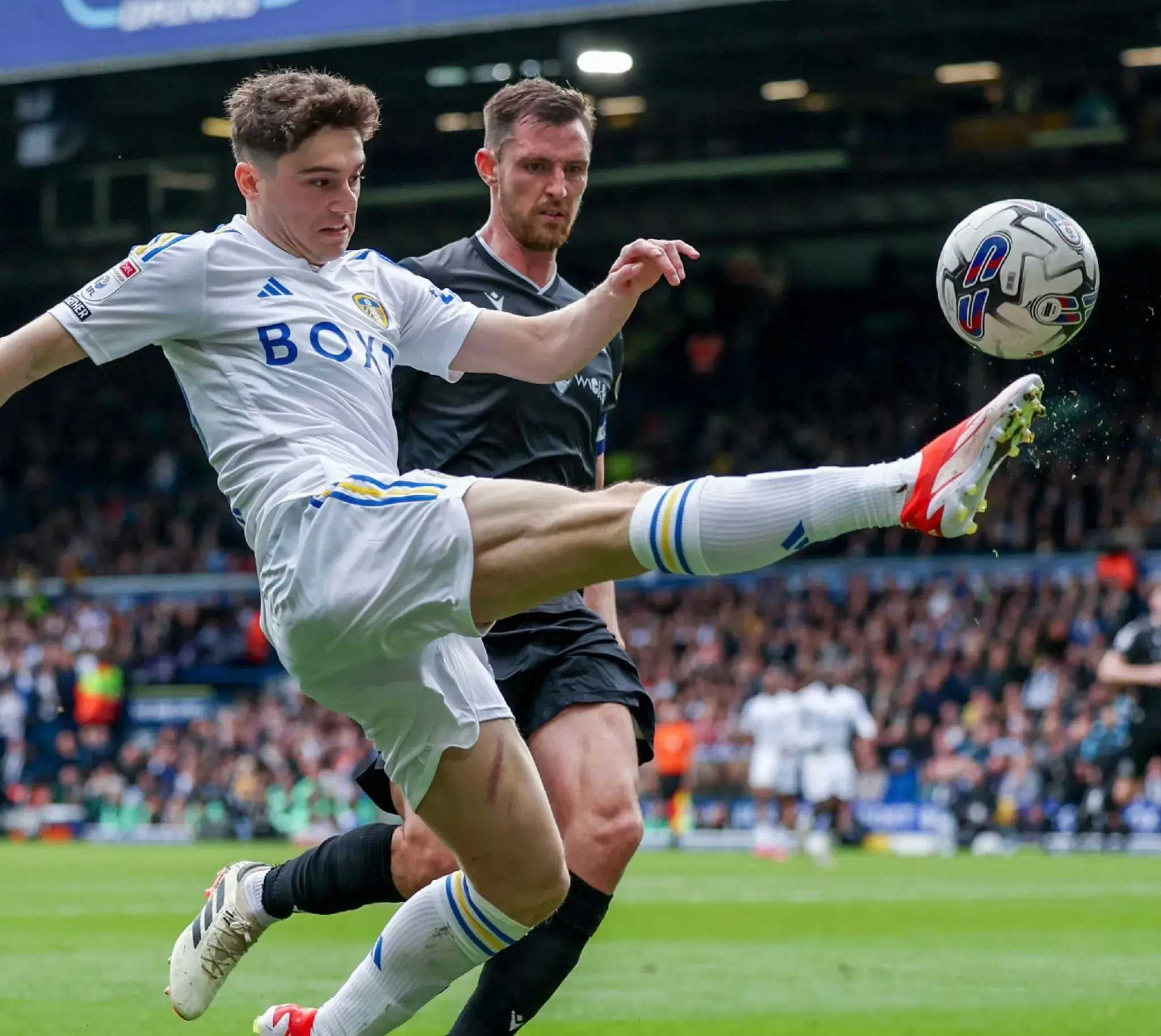 莱斯特城意外失分,英超争夺愈发激烈 莱斯特城意外失分,英超争夺愈发激烈