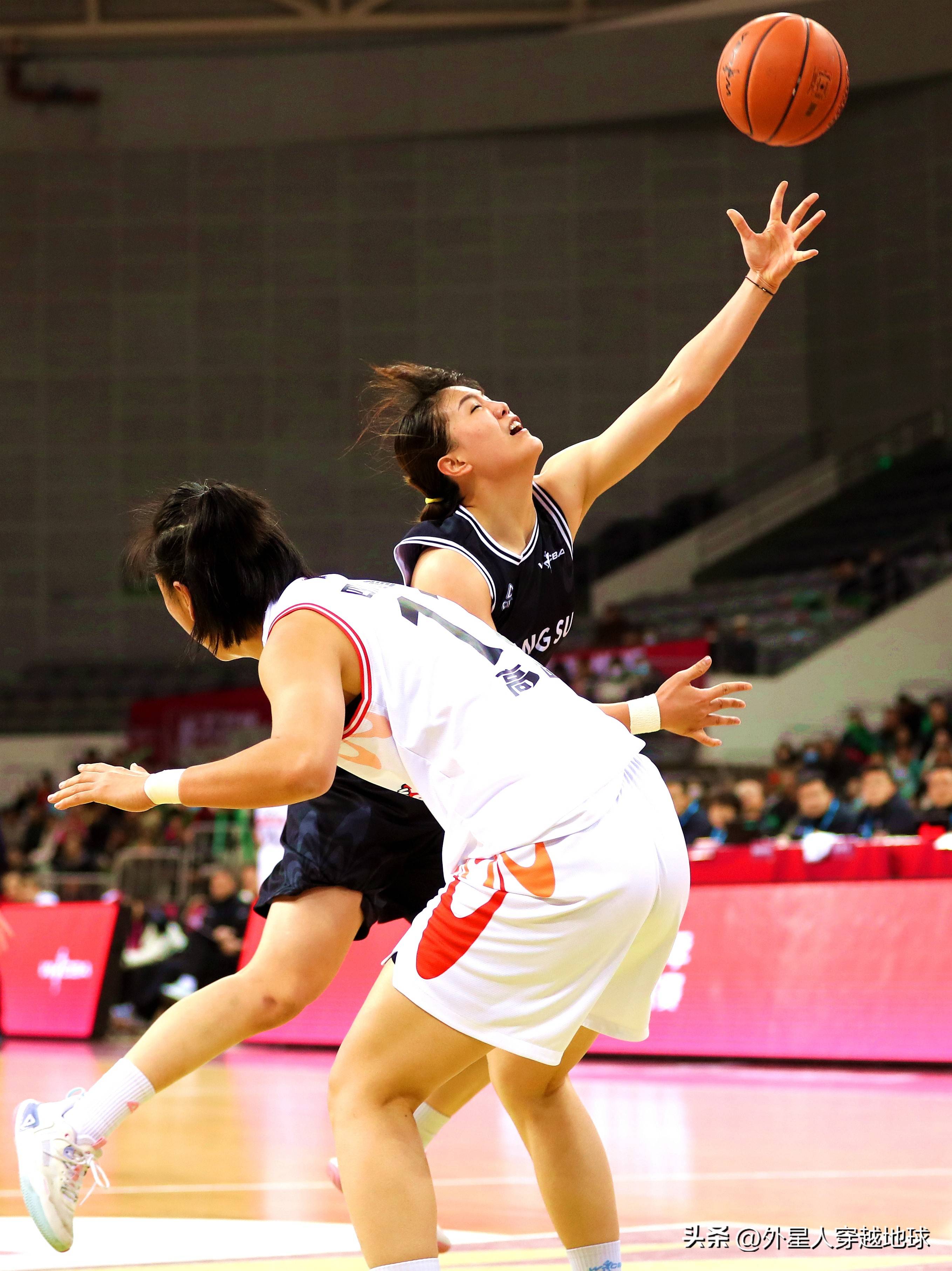 关于江苏南钢队在比拼中展现出色的篮球技艺的信息 关于江苏南钢队在比拼中展现出色的篮球技艺的信息